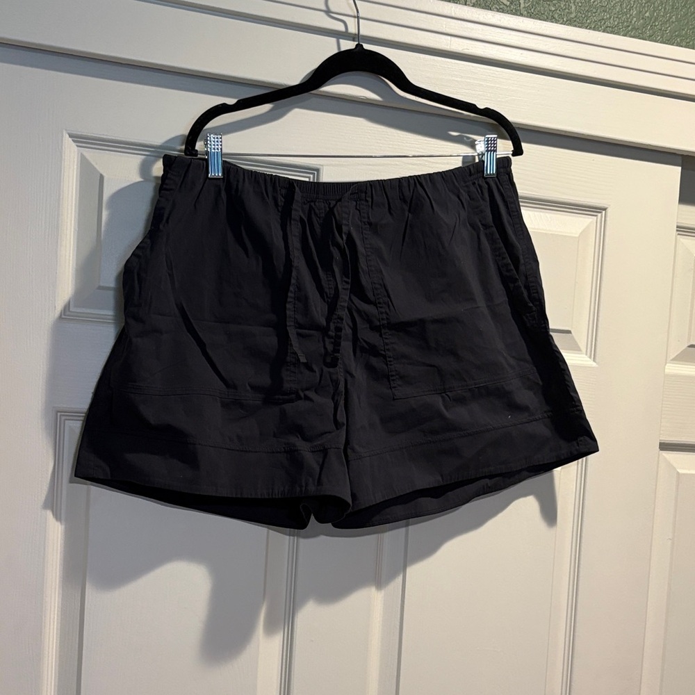 Lululemon Black Women's Casual Elastic/drawstring-Waist Shorts